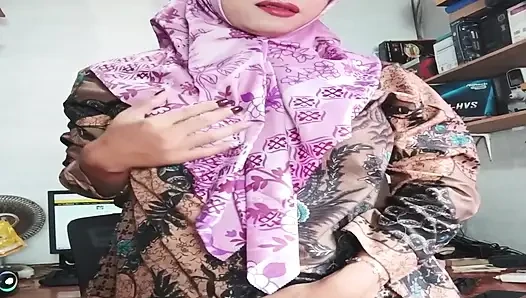 Massive Boobs Hijab Shemale Jerks off Her Dick