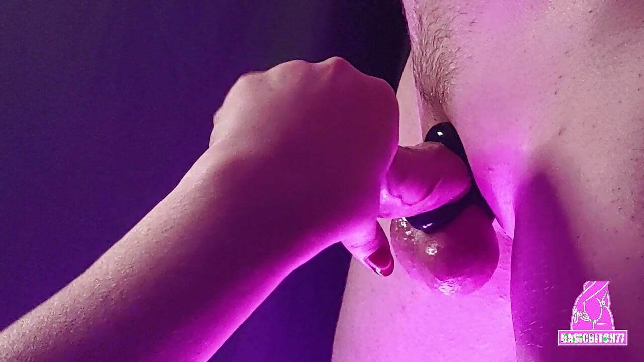 Provocando com gelo antes de gozar duro