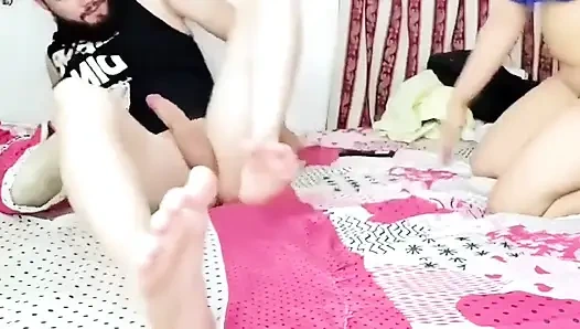 Aku dipuasin sama teman kantorku yang lagi bersenang-senang