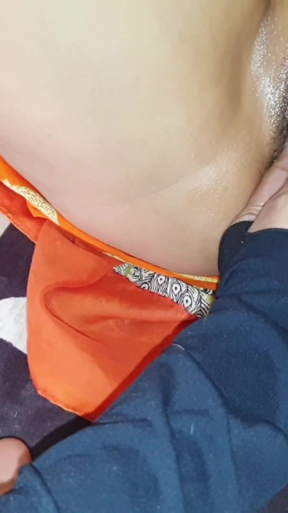 처음으로 상사와 섹스를 즐기는 쪼이는 보지 인도 하녀