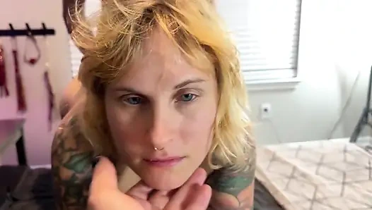 Istri hot ini dientot habis-habisan sama kontol besar pria kulit hitam di depan pacarnya