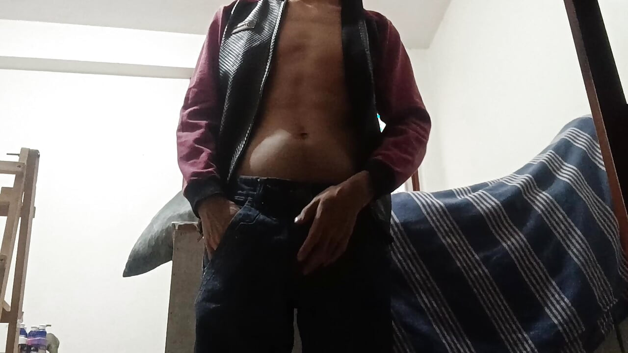 Twink си играе с члена