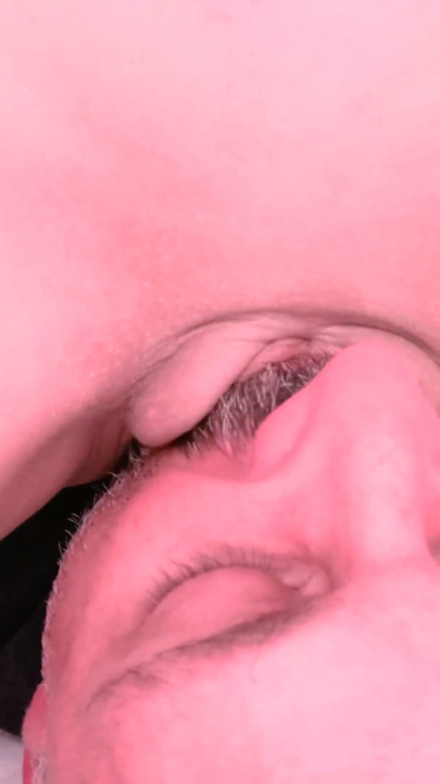 Sitting on the Naughty's Face, the Skinny Girl Loves Fetish