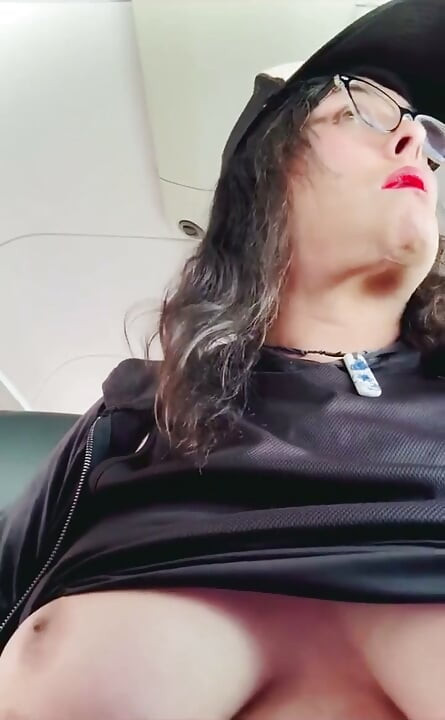 main kuchh mekap karne men saksham tha
