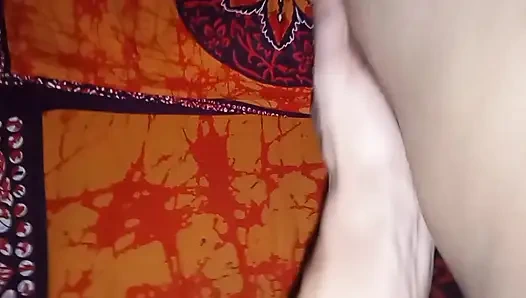 Kalçalarını tuttum ve domaltarak sert vurdum - dayanamadı