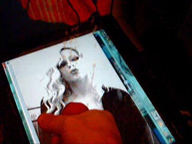 Avril Lavigne Cum Covered!