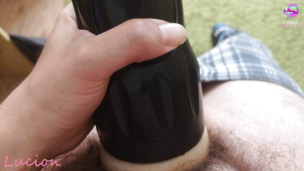9x Ejakulacija u igračku za pičku