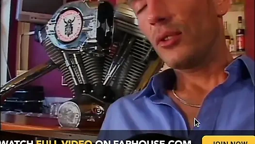 Pantat bahenol tante semok ini dientot habis-habisan sama kontol raksasa