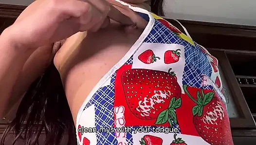 Dev kadın hizmetçi seni küçültüyor