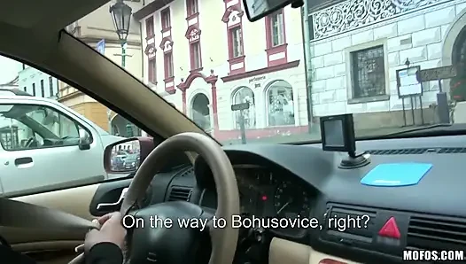 Öffentliche pickups - Natali Blue nimmt taxifahrt und reitet großen schwanz