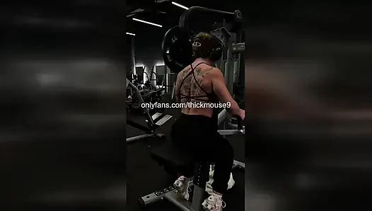 Tiktok genç kızın amcık kayması: kazara bakire maruziyeti!