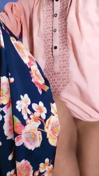 我操了隔壁的嫂子并在她的阴户里射精，印度热辣家庭主妇色情 | 短片 1