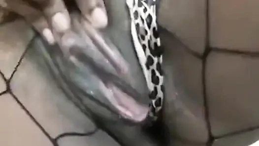 Показываю мою черную чернокожую киску