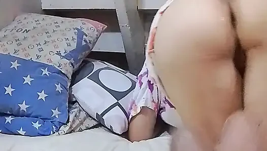Üvey kız kardeşimi sikiyorum