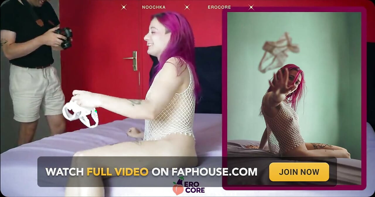 Modelul francez este futută de un fotograf cu un penis mare