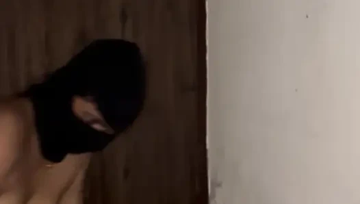 Mauka milte hi padosan ko choda