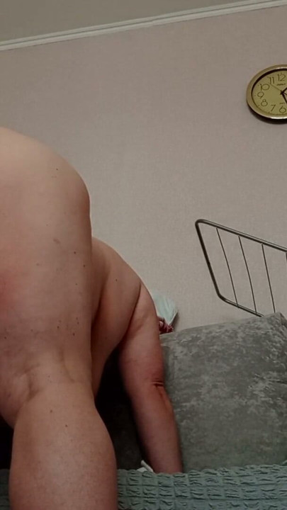 my big meaty cunt squirts from having sex with a sex machine | Clip 1