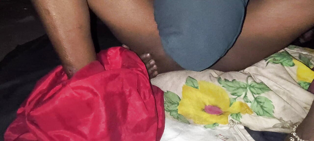 Desi-Dame im Hotel, echte Musik und wirklich intensive, romantische Stimmung, Happy End