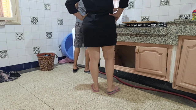 A technician came to check the washing machine and he liked my ass and fucked me until my eyes turned white