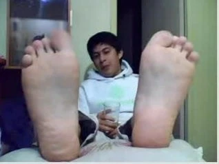 straight male feet - chilean guys