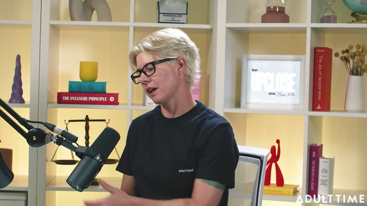 Breaking Shame Cycles & Being True to Yourself, with Khloe Kingsley!  the Adult Time Podcast