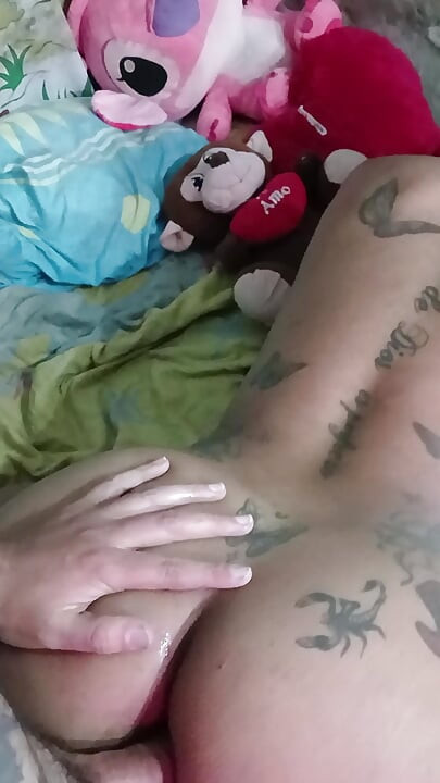 Venezuelan Trans, Big Ass with a Good Body Lets Her Cock Get Twisted, Deep Throat