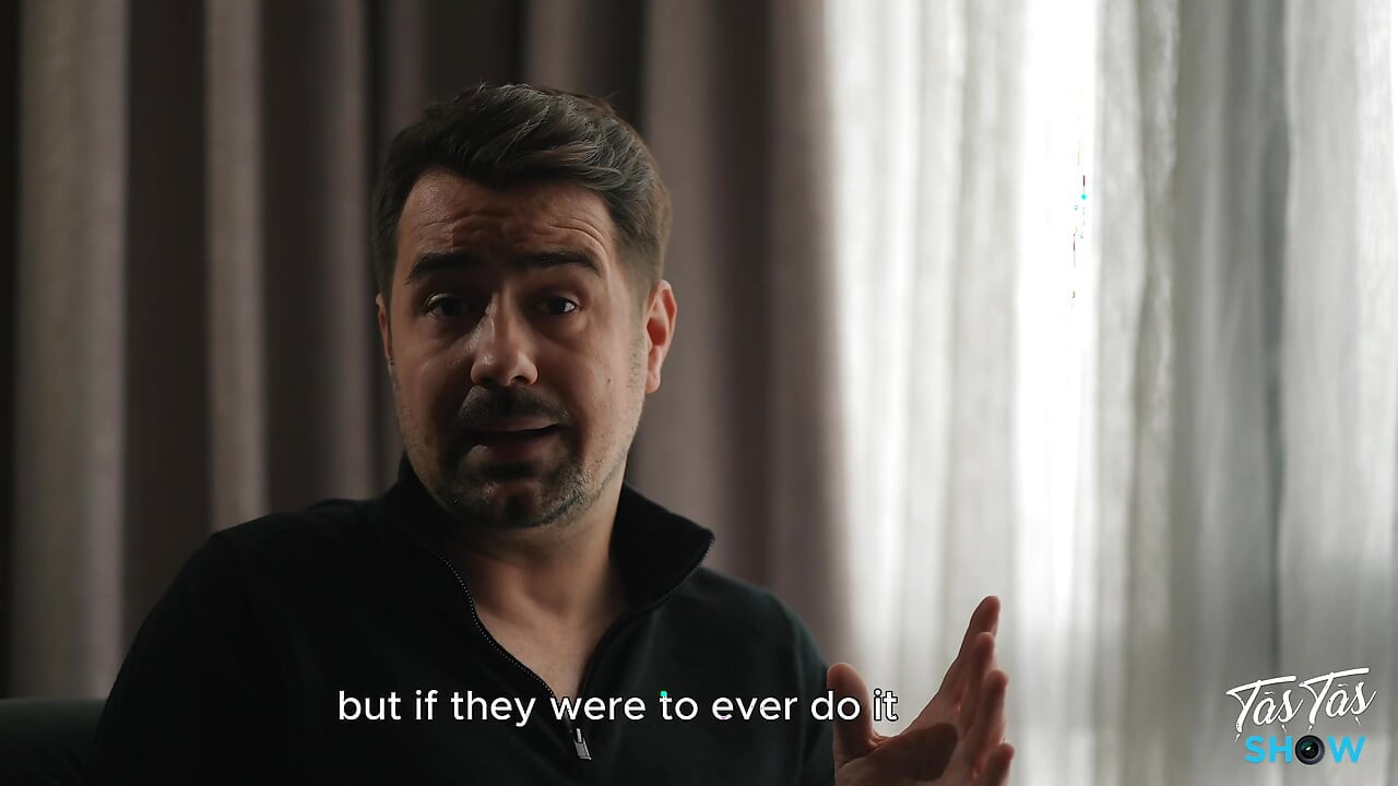 สาวสีผมบรูเน็ตคนสวยโดนเย็ดหลังจากที่เธอนอกใจแฟนหนุ่ม