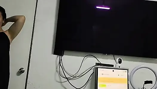 Web kamerası gösterisinde Riva iki fışkırtıyor