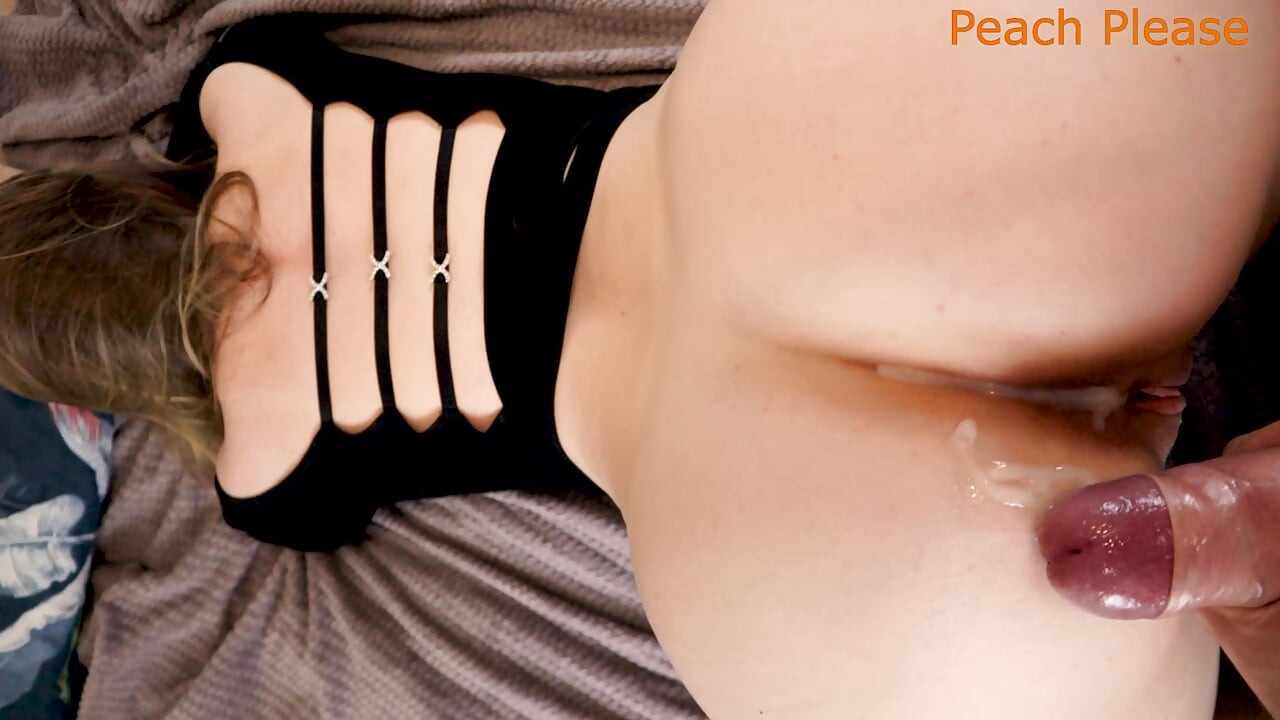 Hermosa, extraño gilipollas del club chupa con avidez la polla y folla, porno amateur casero