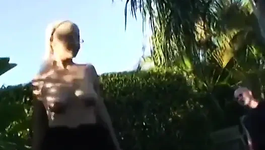 Gala ve adam trambolinde altmış dokuz yapıyor