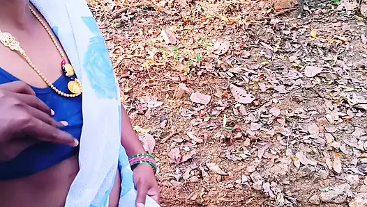Desi Outdoor-Dschungelfick. Stiefmutter und stiefsohn hardcore-ficken im wald. Telugu dirtytalk.