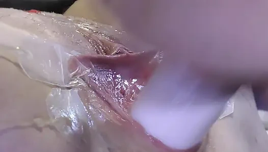 Sehr Eng Gespreizte Muschi Fickt Mit Dildo Und Glas