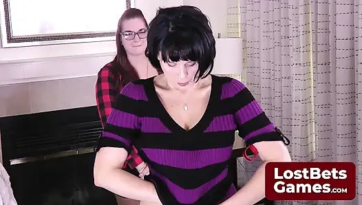 Şımarık deneyimli profesyoneller striptiz oynuyor sana benimkini göstereceğim