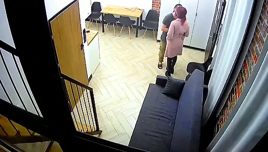 Dia memerintahkanku ke apartemen seperti pelacur