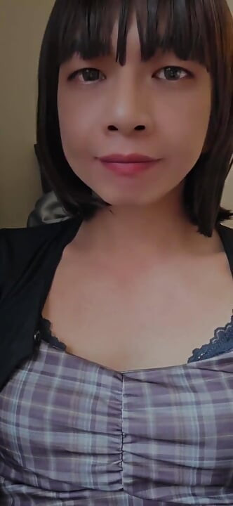 สาวสอง Ting Xuan ช่วยตัวเองข้างหน้าต่างในห้องเธอ