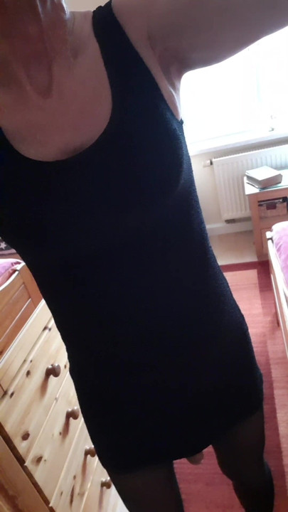 Naylon çoraplı ve yüksek topuklu seksi Roberta