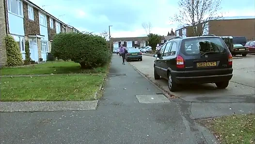 Adik tiri bertato yang lagi sange pengen ngelakuin kontol hitam abang tirinya