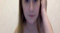 Jeune blanche avec des gros seins webcam