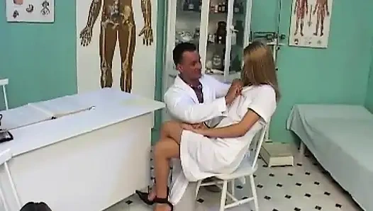 Hemşire doktor tarafından sikiliyor!