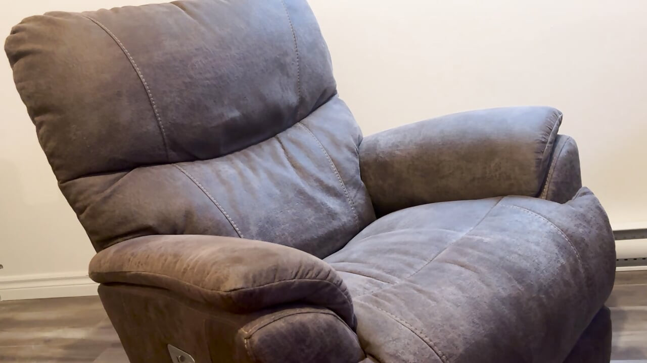 Young Virgin 18y Old Boy Masturbate in Front of the TV