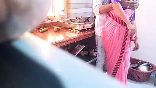 Kamwali si tante seksi india ditinggal pergi sama manajer perusahaannya
