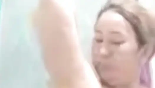 Srepaunt duş alıyor ve büyük bir yarak yapıyor