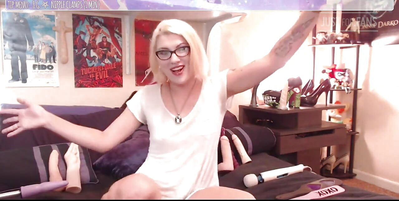 Live Show: Huge Dildo Suck N' Fuck