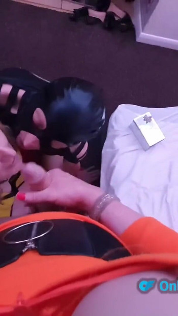 「素晴らしい巨根TGirl POV ThreeP Fuck a MILF」の必見の瞬間