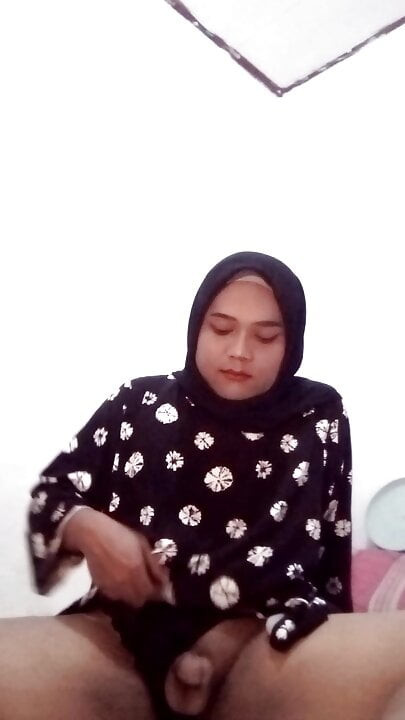 Crossdresser Hijab Fulfil Your Fantasy.