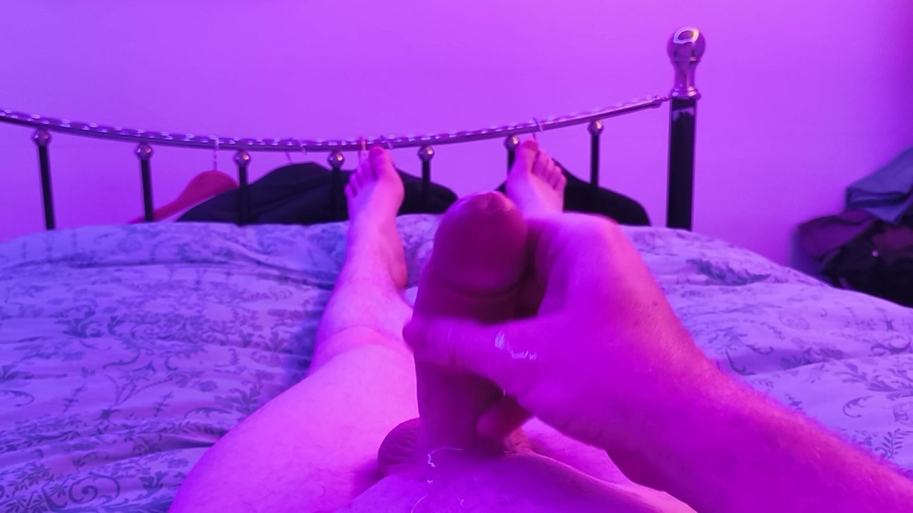 Cute Cumshot in Bed