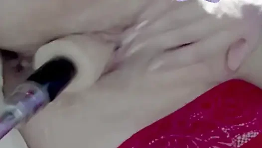 Çok ıslak vajina yakın planı, klitoriste vibratör, seks seks makinesi