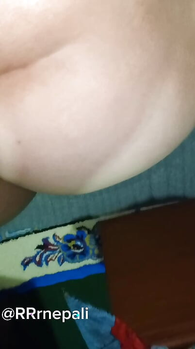 2 keer klaarkomen terwijl je op zijn hondjes een grote Nepalese kont schoot