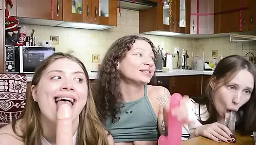 kinky sluts girlfriends suck threesome deep hot hot