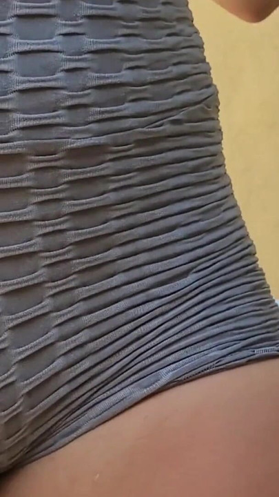 Epski trenutak iz filma "Ekshibicionistička žena u mikro hlačicama bez gaćica"